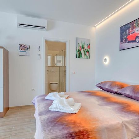 Apartment Light In Pula Exterior photo